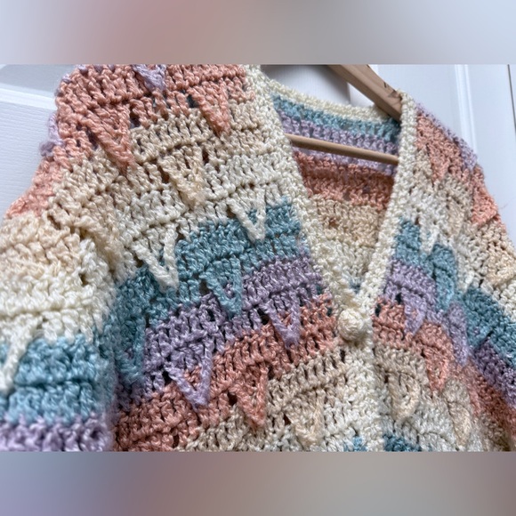 Hand crocheted cardigan - Picture 3 of 7